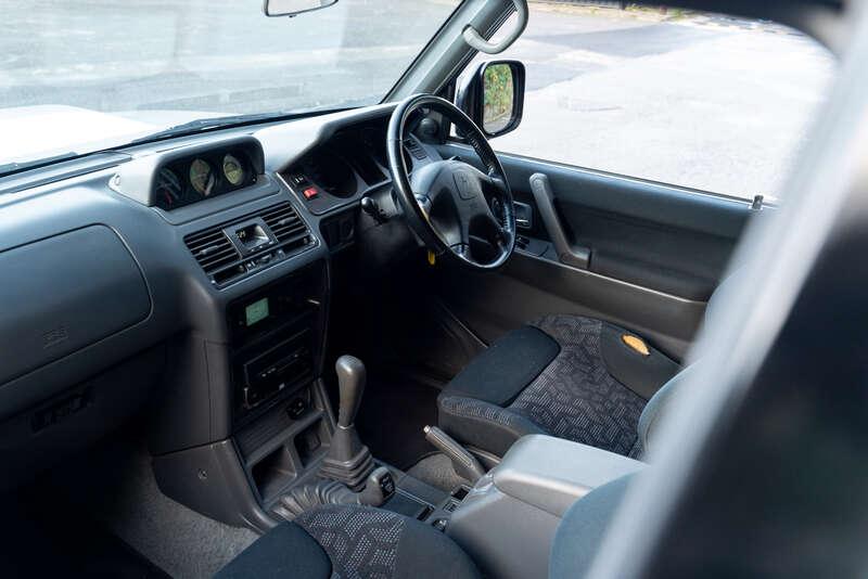 1999 Mitsubishi PAJERO