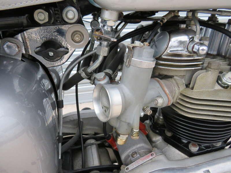 1961 Triumph T120R BONNEVILLE