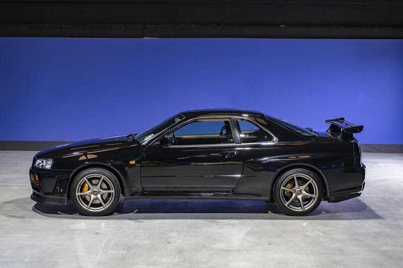2001 Nissan SKYLINE GT-R