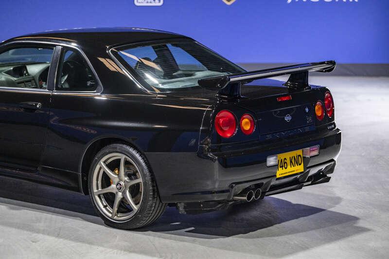 2001 Nissan SKYLINE GT-R