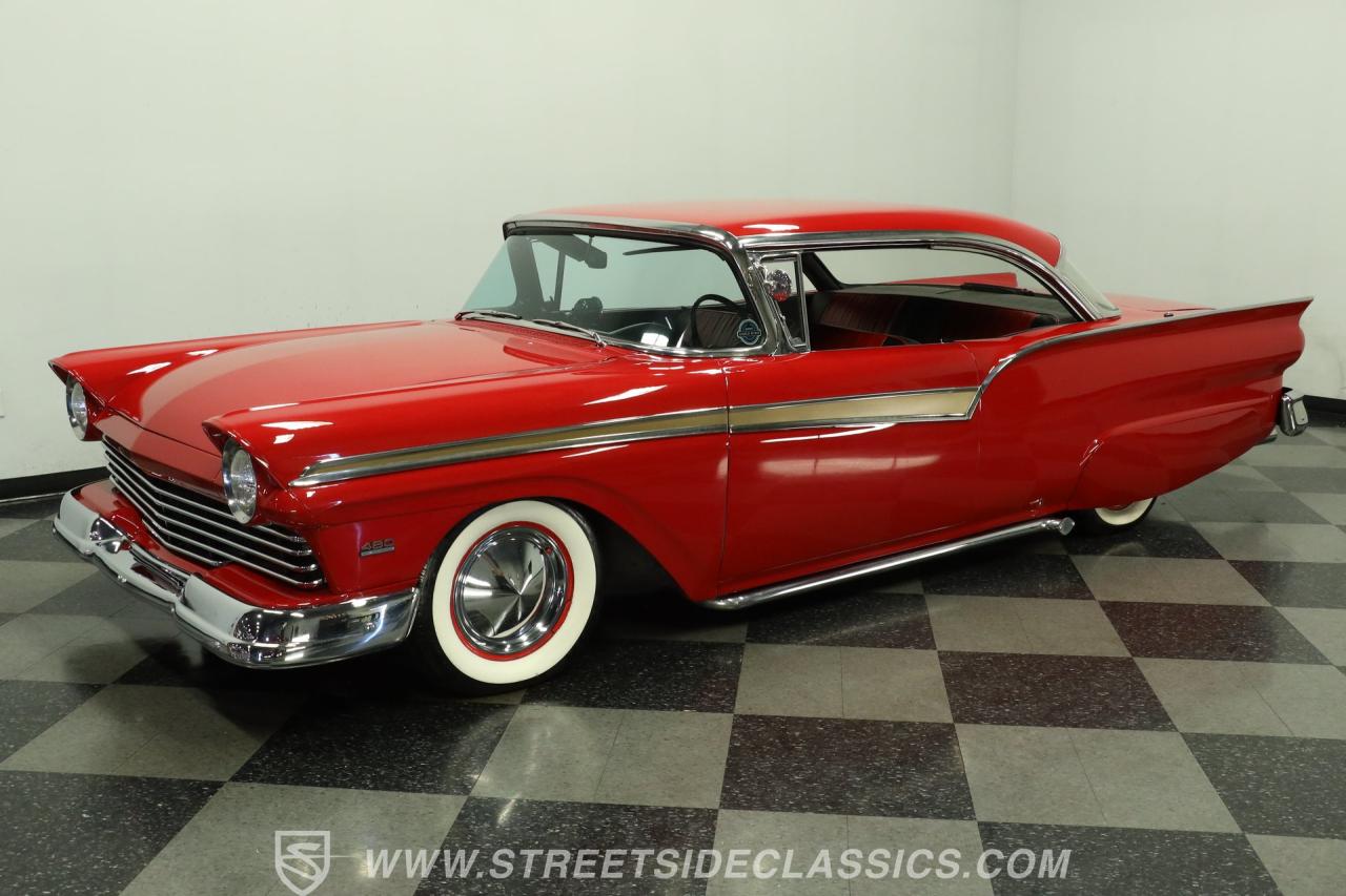 1957 Ford Fairlane 500 Club Victoria