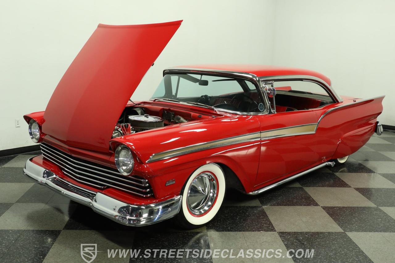 1957 Ford Fairlane 500 Club Victoria