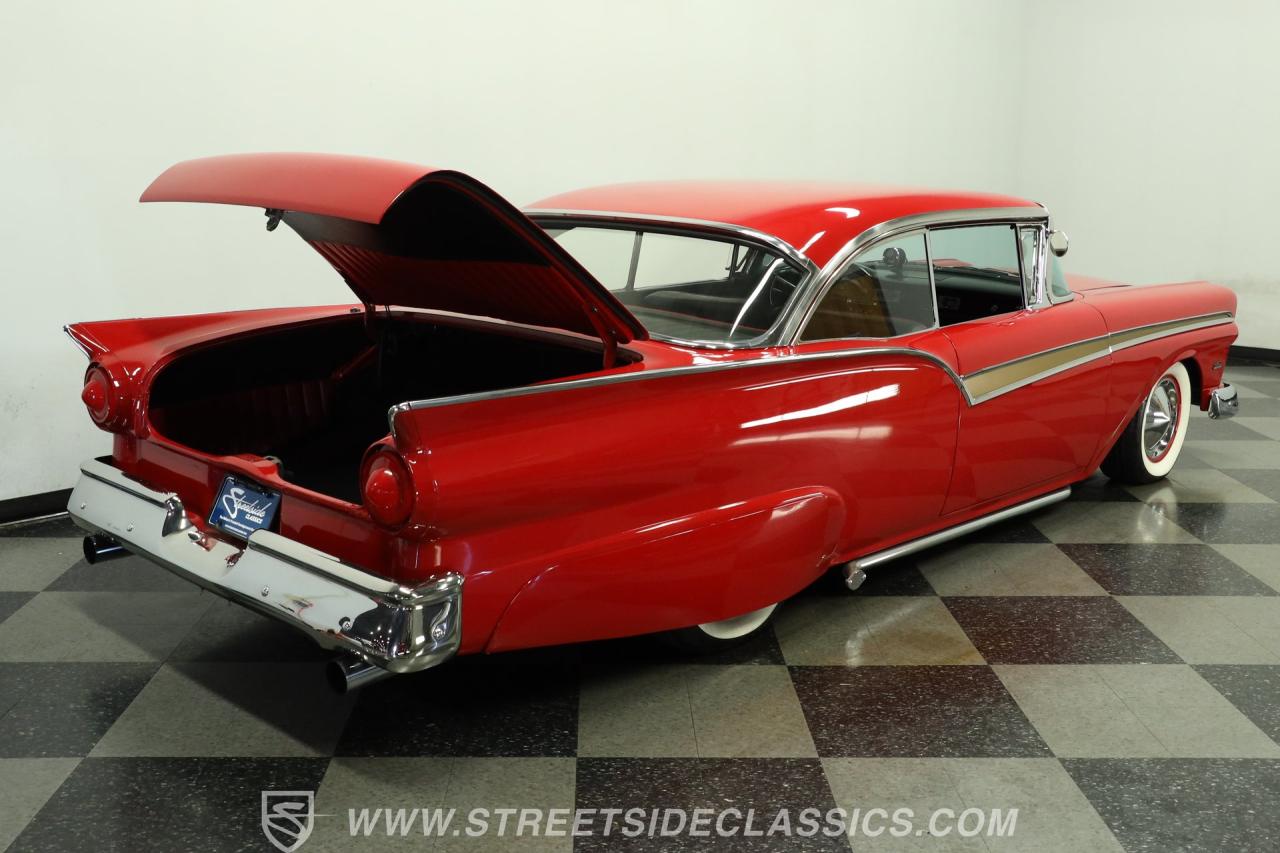 1957 Ford Fairlane 500 Club Victoria
