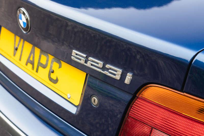 1999 BMW 523I