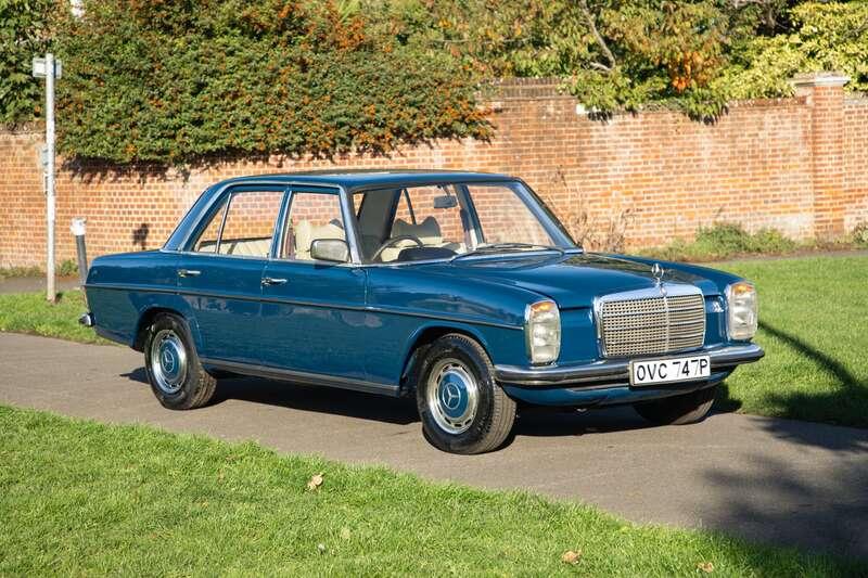 1975 Mercedes - Benz W115 200