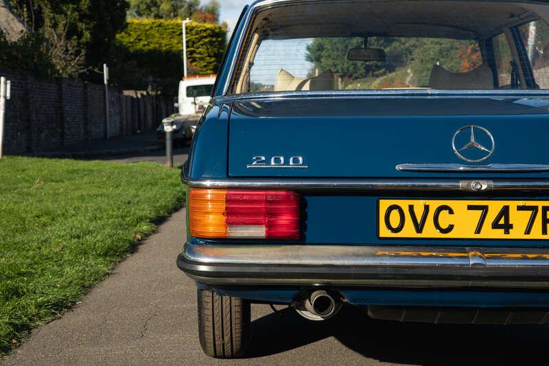 1975 Mercedes - Benz W115 200
