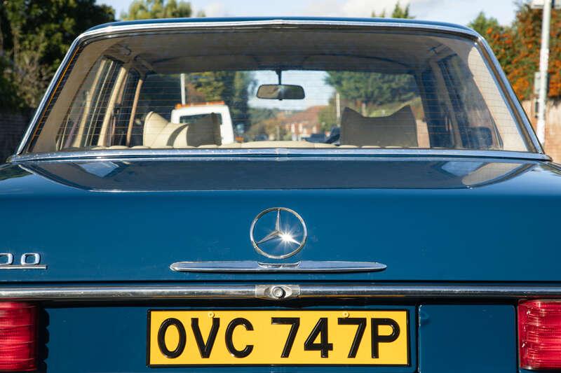 1975 Mercedes - Benz W115 200