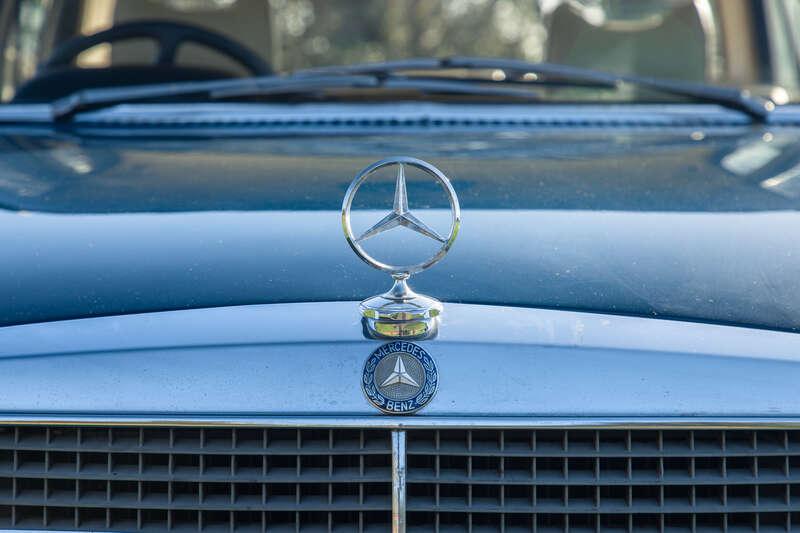 1975 Mercedes - Benz W115 200