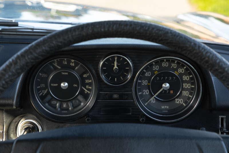 1975 Mercedes - Benz W115 200