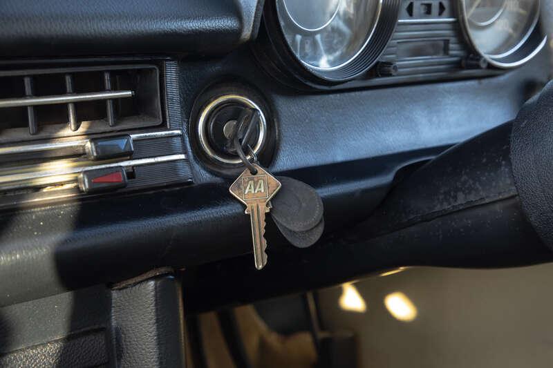 1975 Mercedes - Benz W115 200
