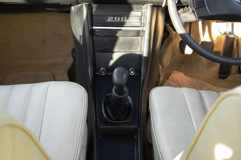 1975 Mercedes - Benz W115 200