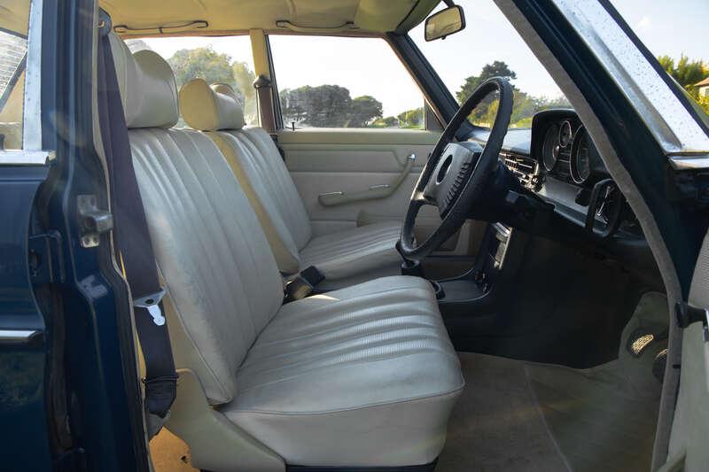 1975 Mercedes - Benz W115 200