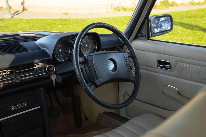 1975 Mercedes - Benz W115 200