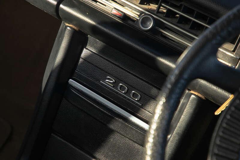 1975 Mercedes - Benz W115 200