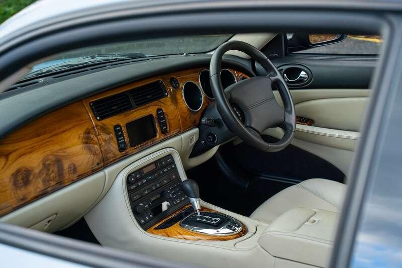 2006 Jaguar XKR