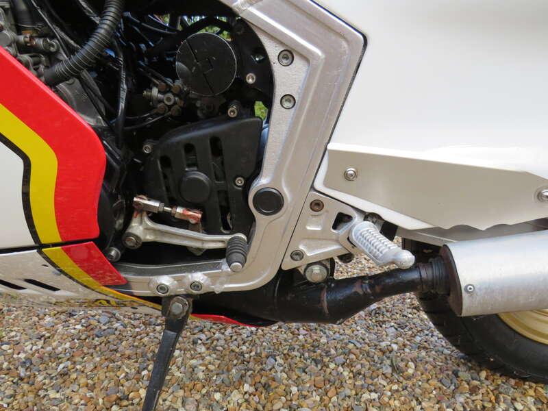 1986 Suzuki RG500 'BARRY SHEENE' TRIBUTE
