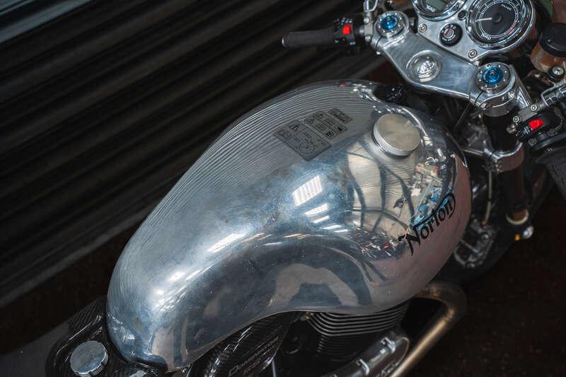 2015 NORTON COM-01 DOMINATOR SS