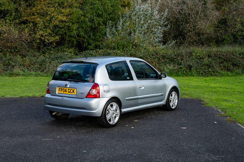 2004 Renault CLIO 172
