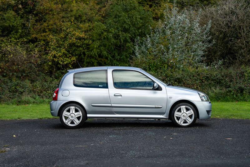 2004 Renault CLIO 172