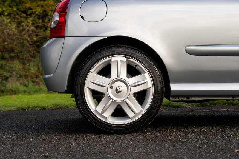 2004 Renault CLIO 172