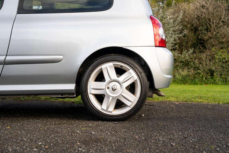 2004 Renault CLIO 172