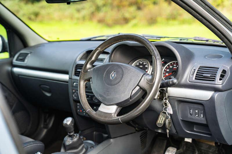 2004 Renault CLIO 172
