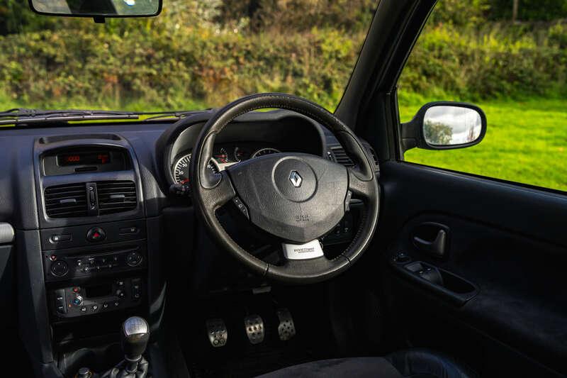2004 Renault CLIO 172
