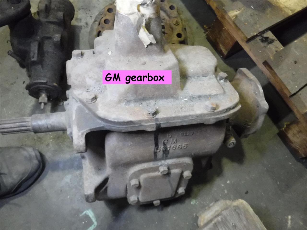 1900 several parts gearboxes