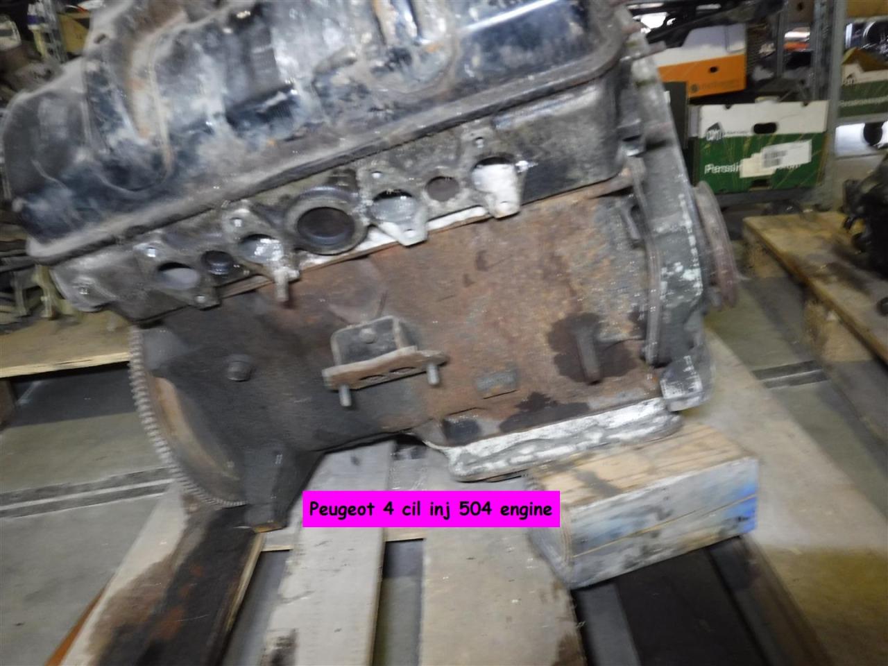 1900 Peugeot 504 engine