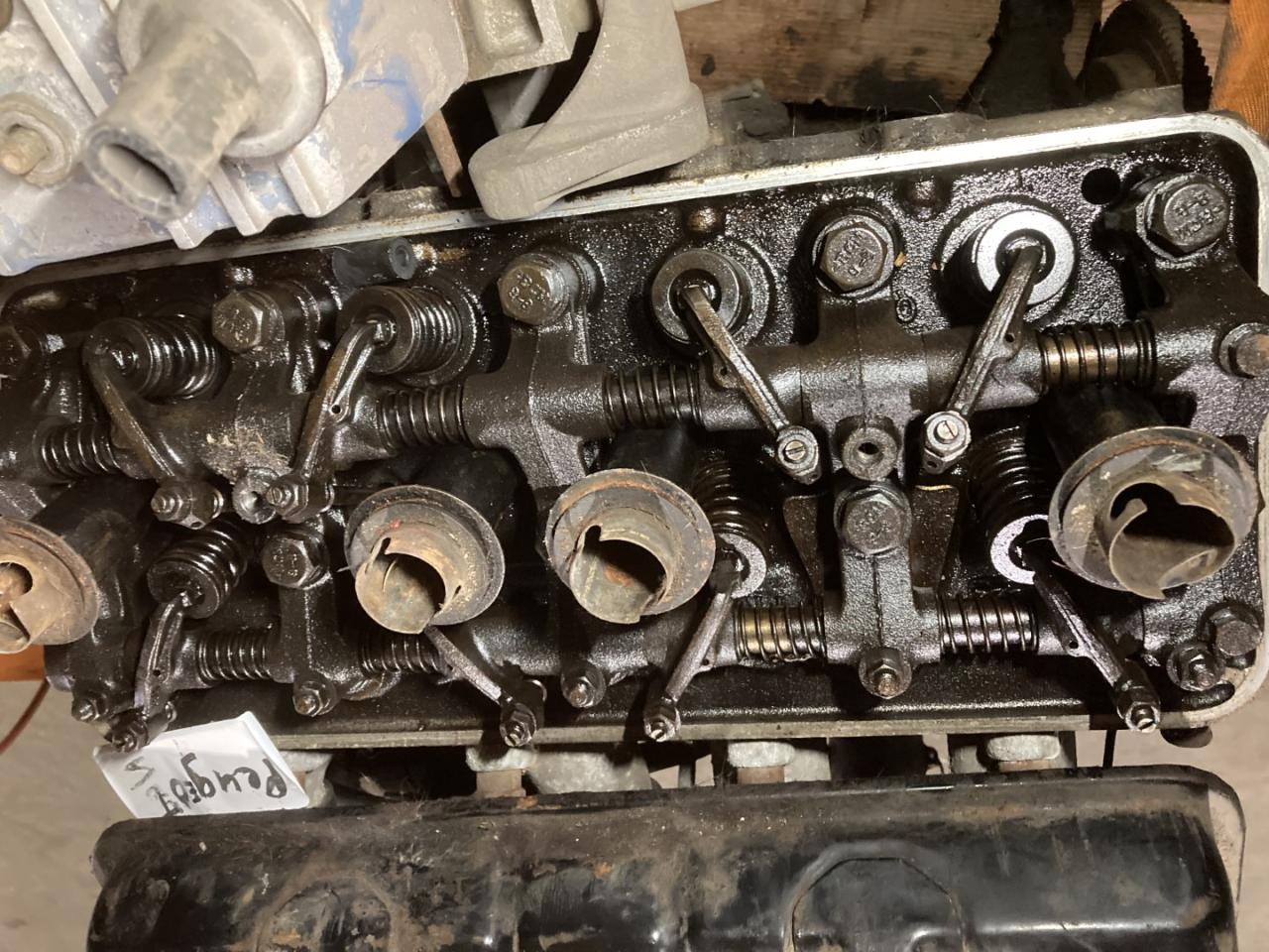 1900 Peugeot 504 engine