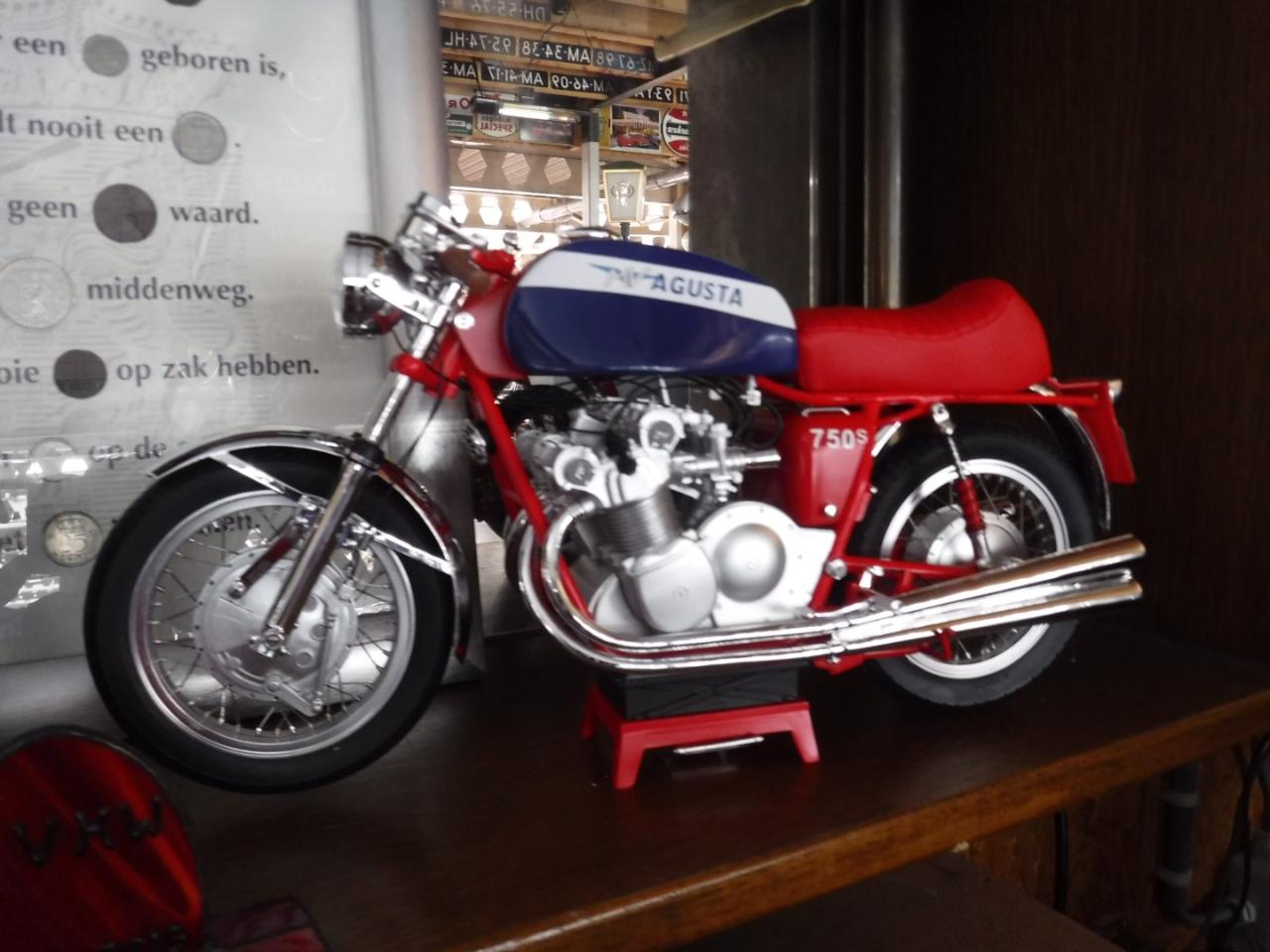 1972 Bike scale models MV Agusta 750s