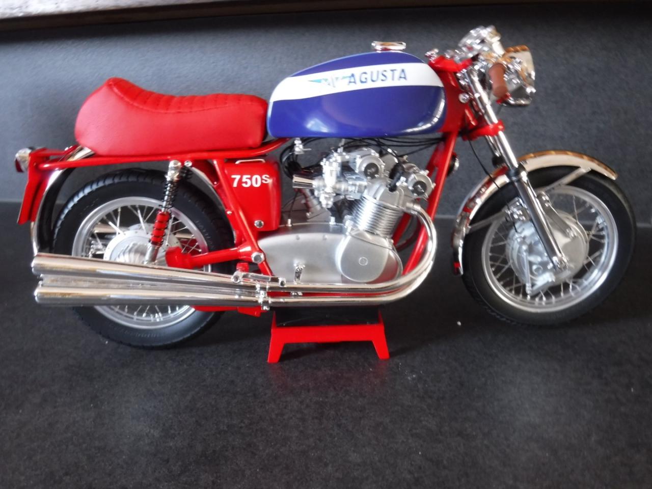 1972 Bike scale models MV Agusta 750s