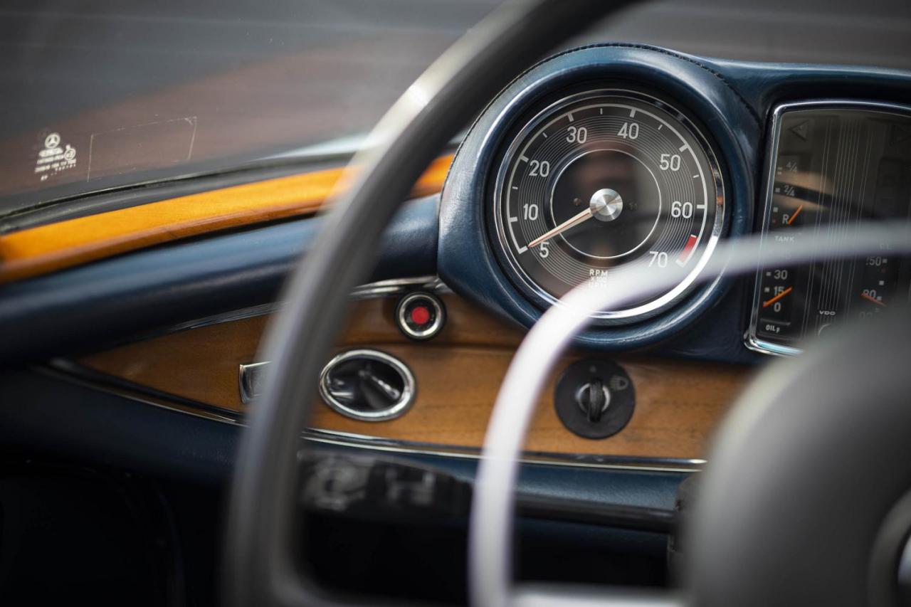 1970 Mercedes - Benz 280SE 3.5 V8