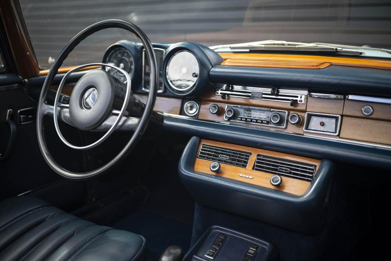 1970 Mercedes - Benz 280SE 3.5 V8