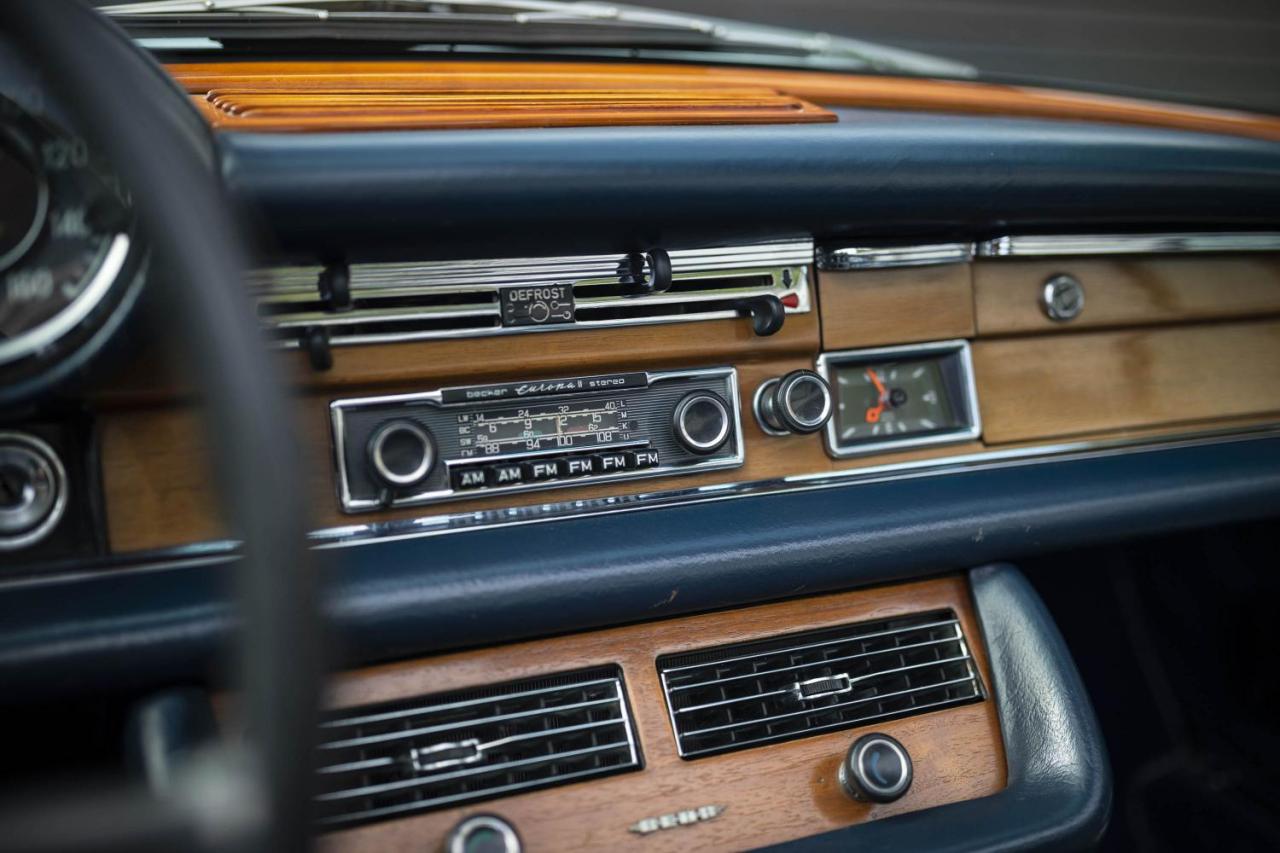 1970 Mercedes - Benz 280SE 3.5 V8