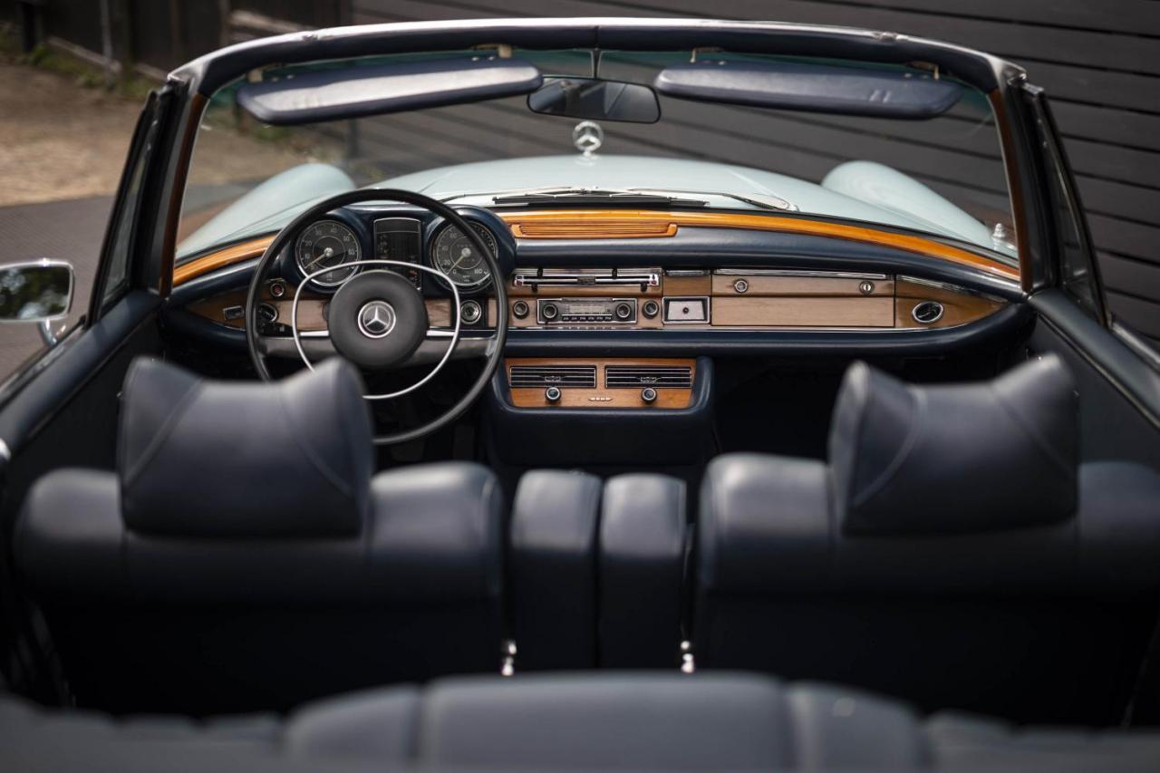 1970 Mercedes - Benz 280SE 3.5 V8