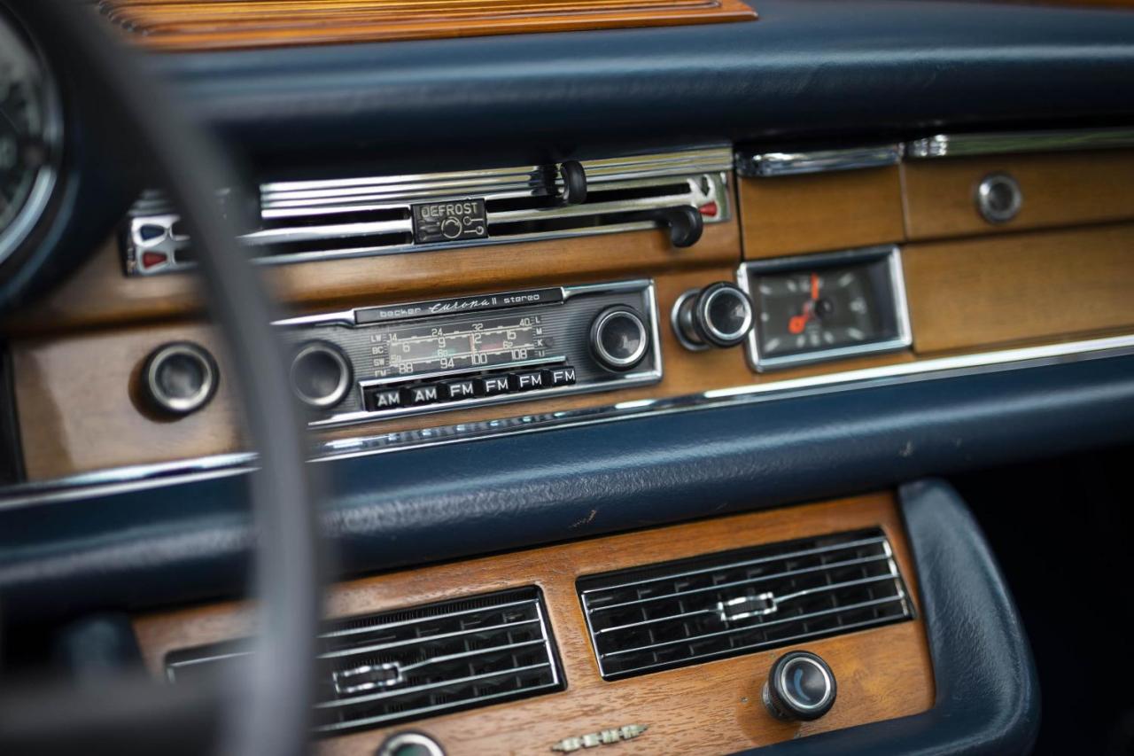 1970 Mercedes - Benz 280SE 3.5 V8