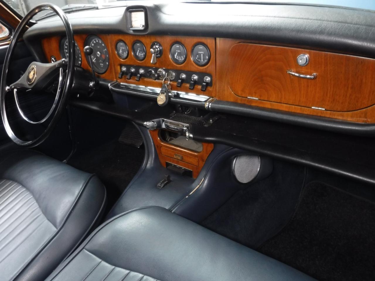 1967 Jaguar 420 blue