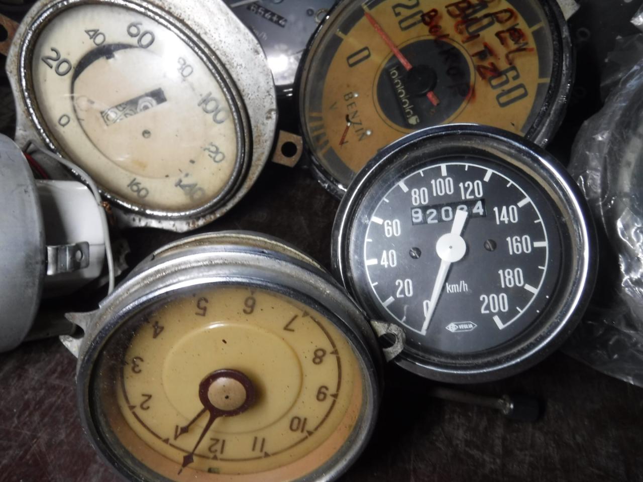 1900 several parts Gauges - klokken