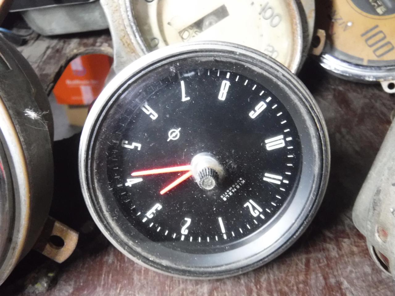 1900 several parts Gauges - klokken