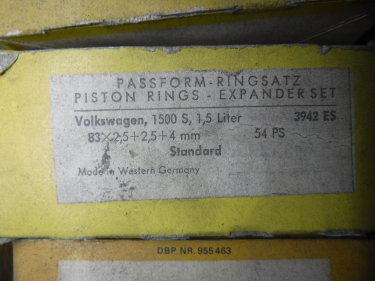 1900 several parts Pistons - Rings