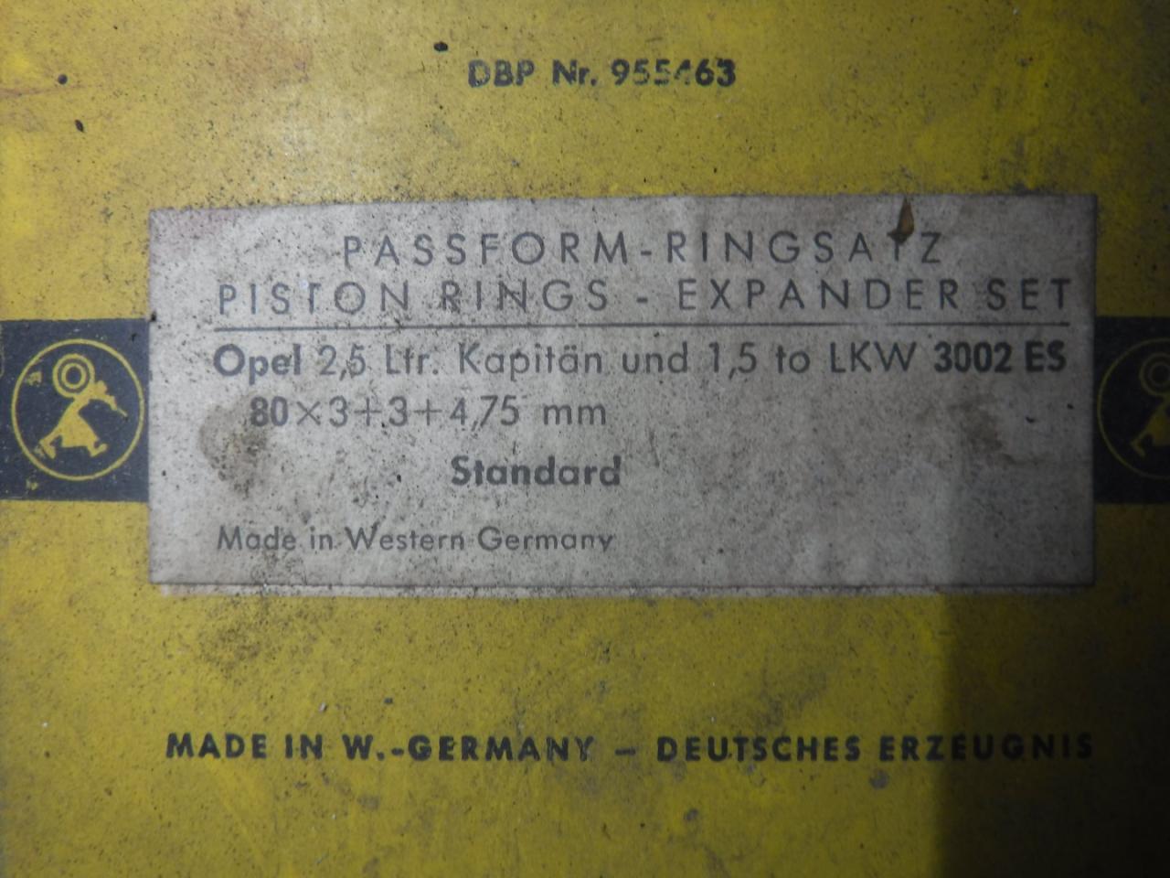 1900 several parts Pistons - Rings