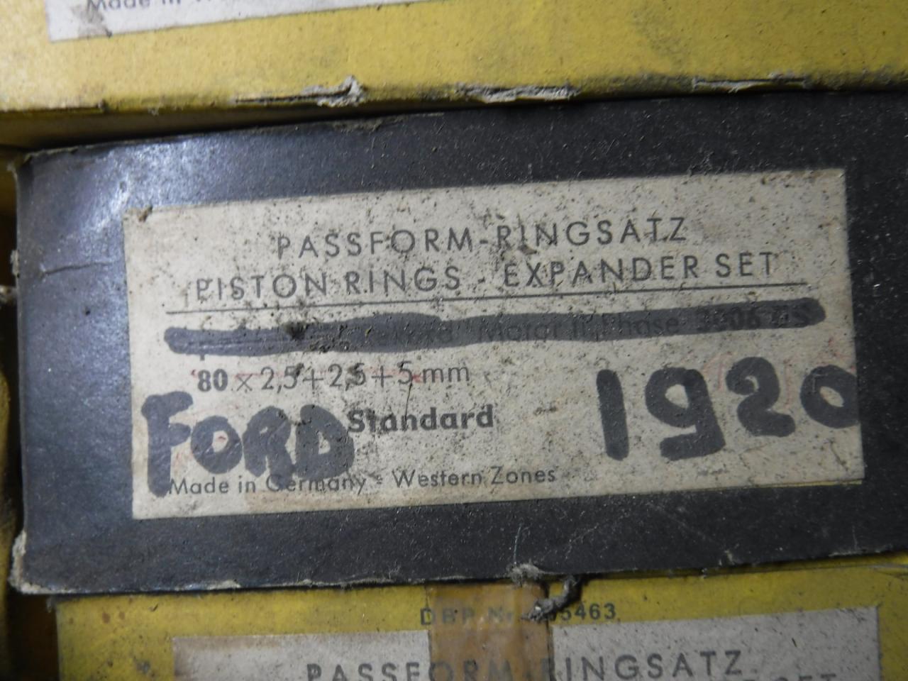 1900 several parts Pistons - Rings