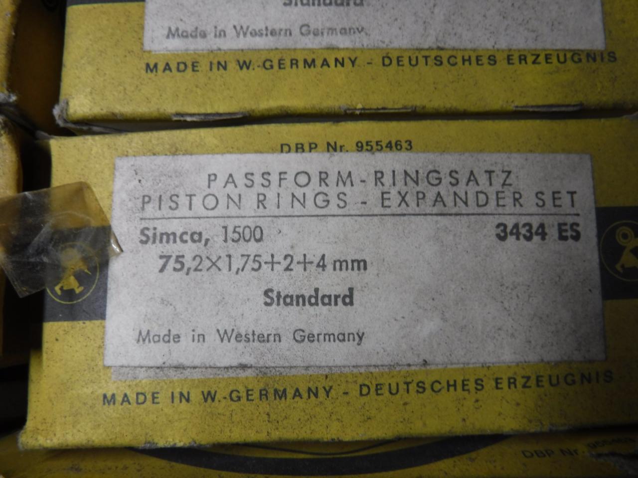 1900 several parts Pistons - Rings