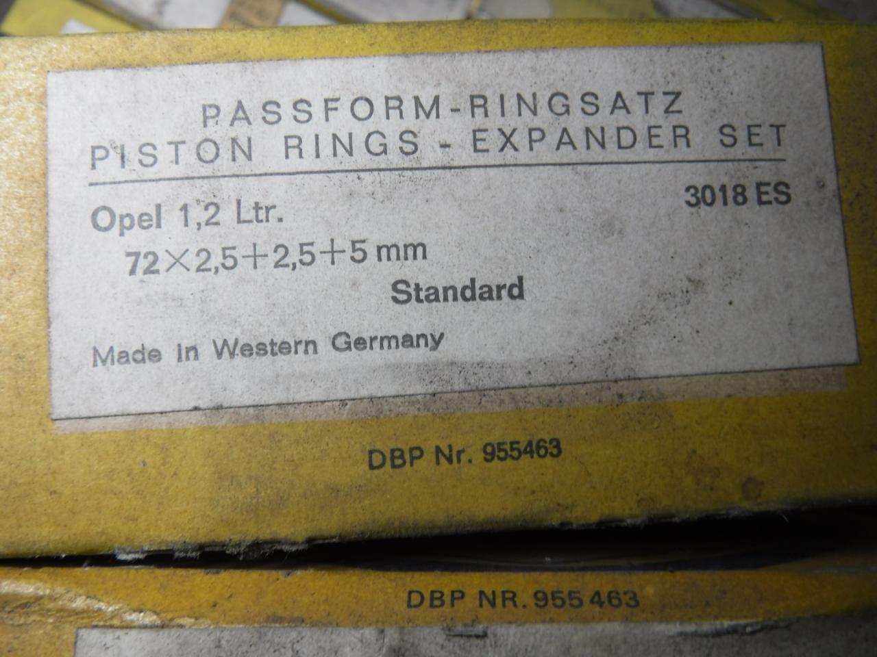 1900 several parts Pistons - Rings