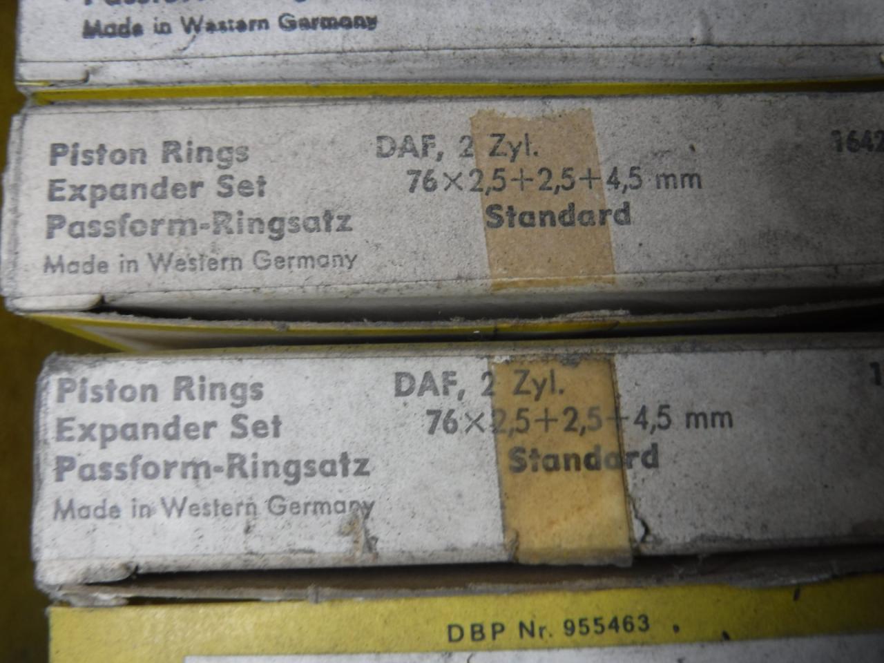 1900 several parts Pistons - Rings