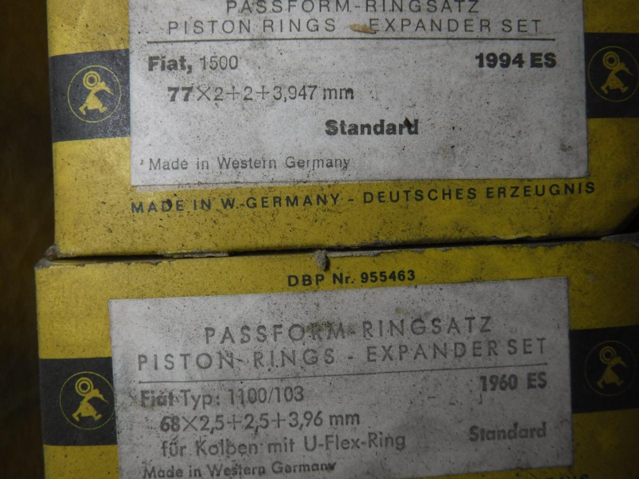 1900 several parts Pistons - Rings