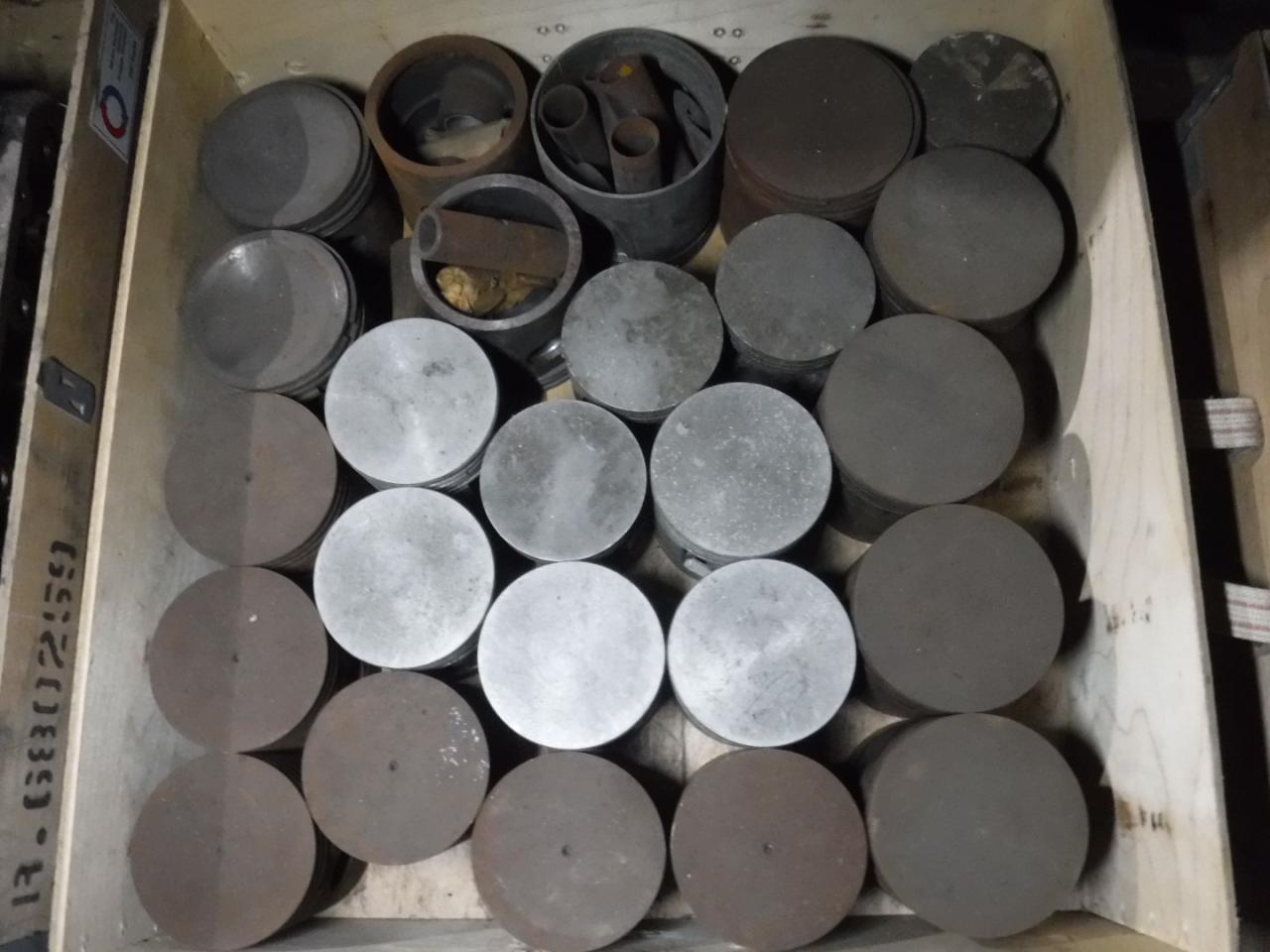 1900 several parts Pistons - Rings