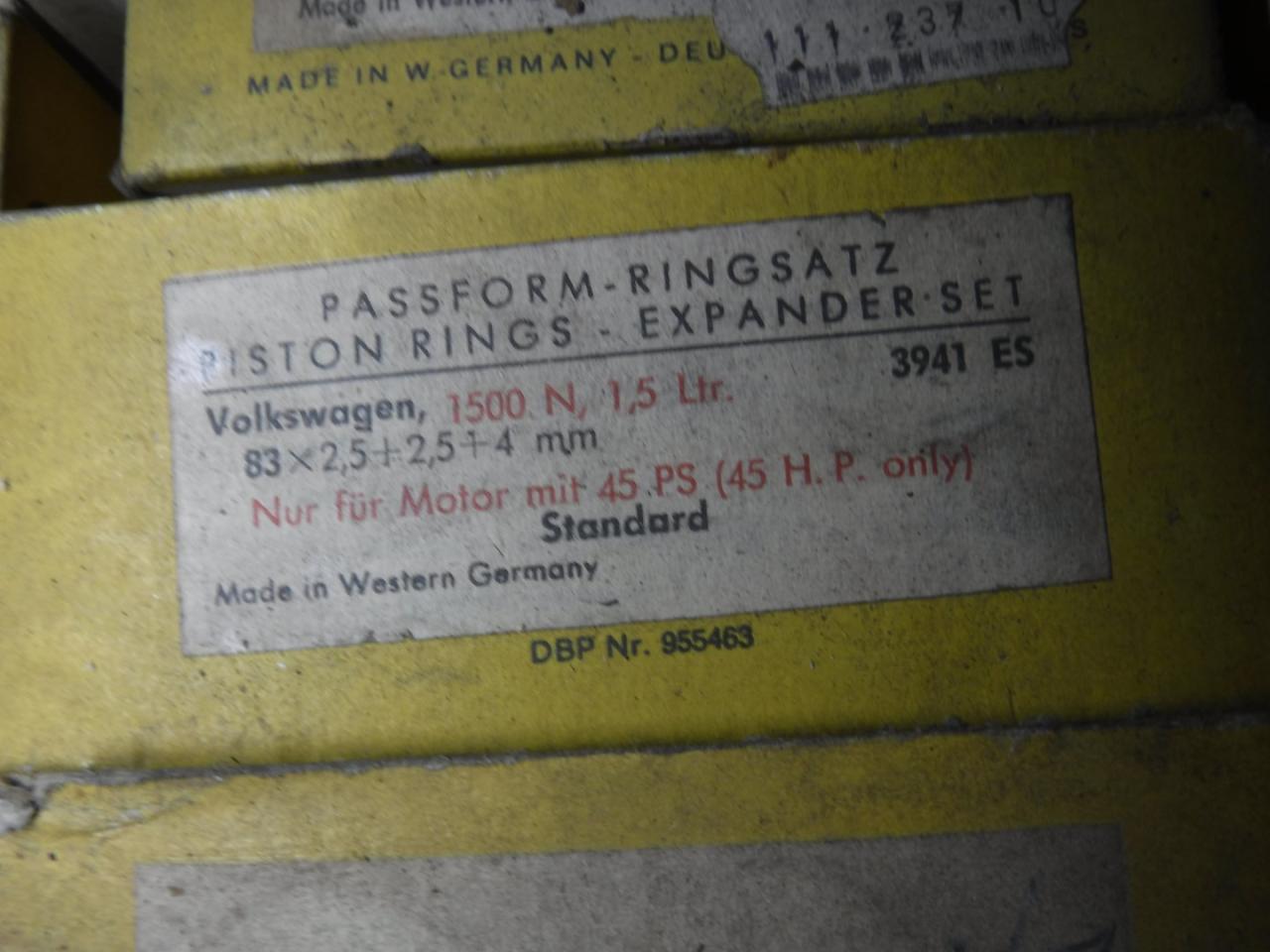 1900 several parts Pistons - Rings