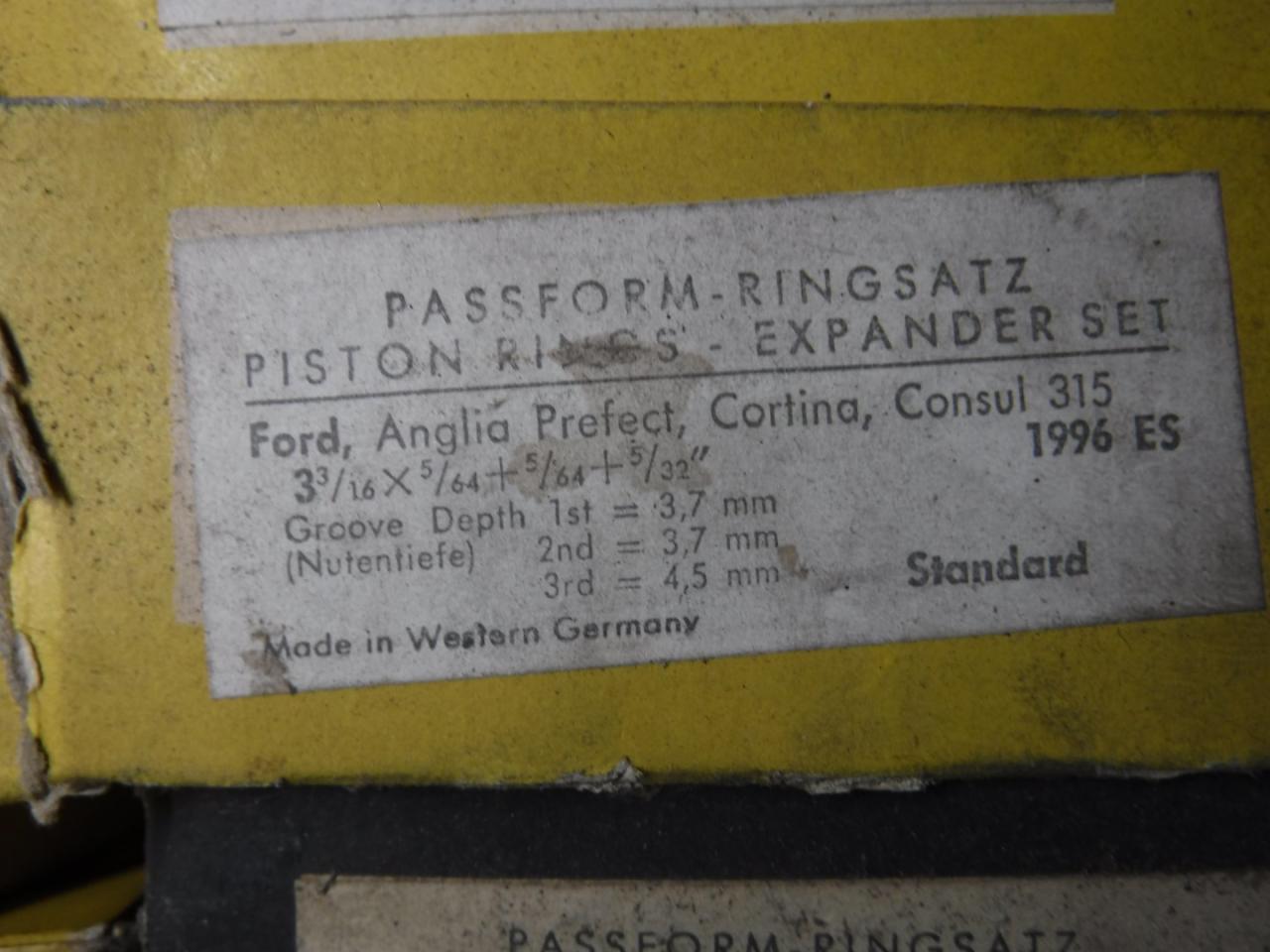 1900 several parts Pistons - Rings